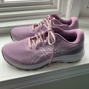 ASICS women’s Gel-Excite 9 running shoes/sneakers.